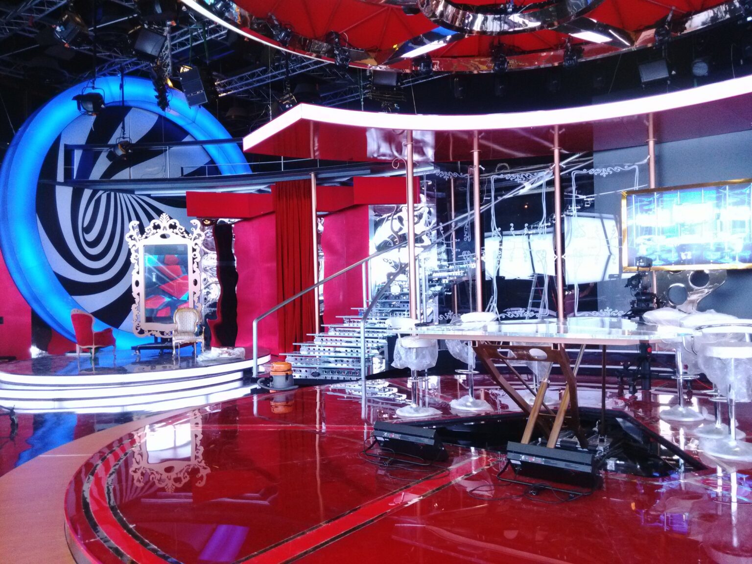 DADA Show Okan Bayülgen projesi kapak fotoğrafı