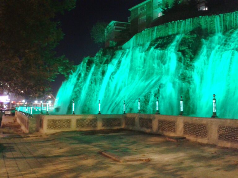 Keçiören Belediyesi Şelalesi — fotoğraf 3